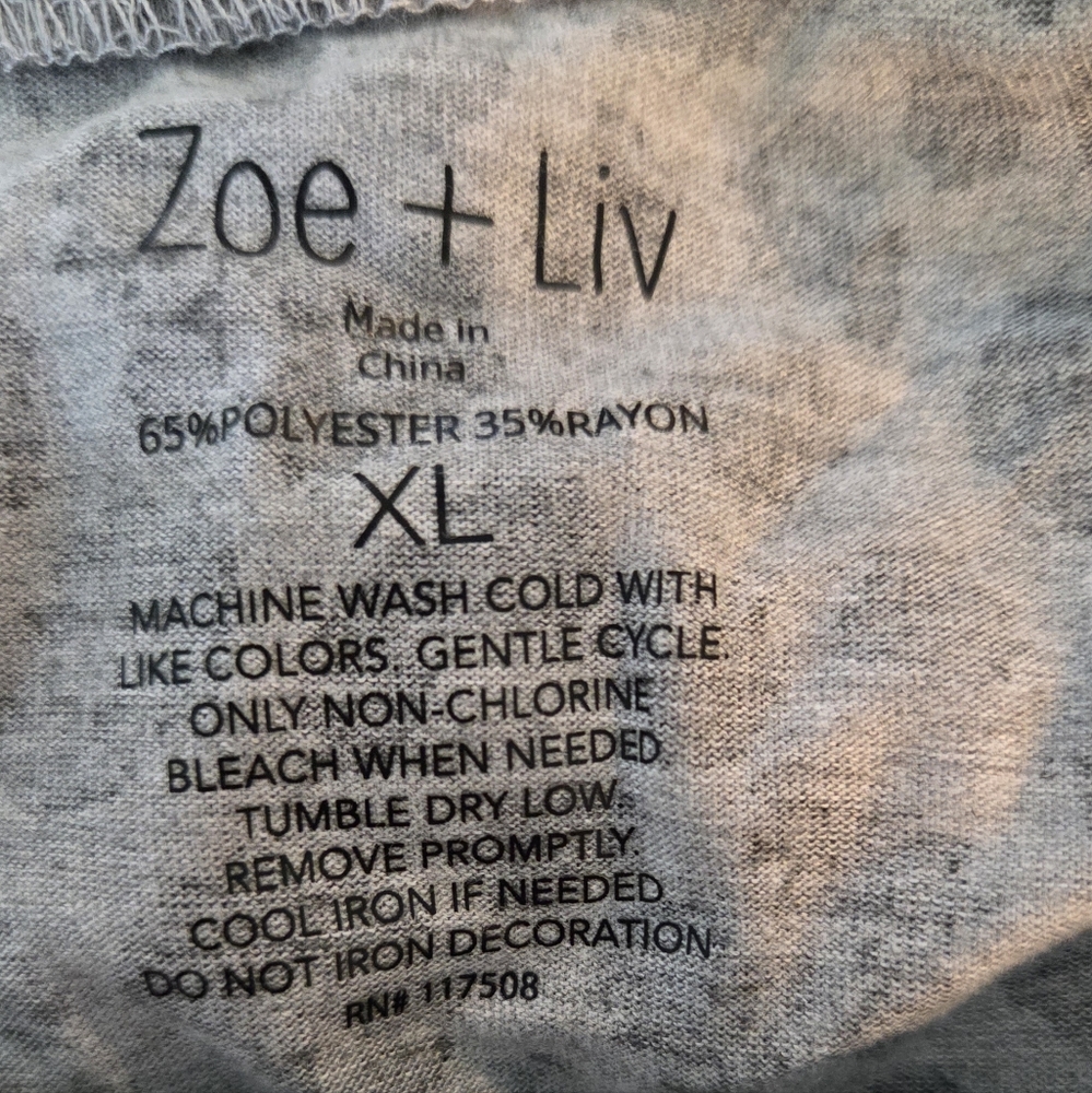 Women's Zoe&Liv Gray Leopard Print T Shirt, Size XL - Picture 2 of 7